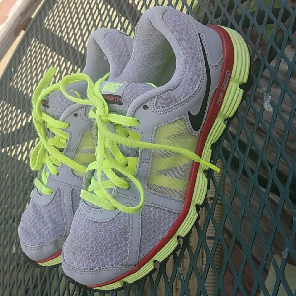 Nike Dual Fusion ST2